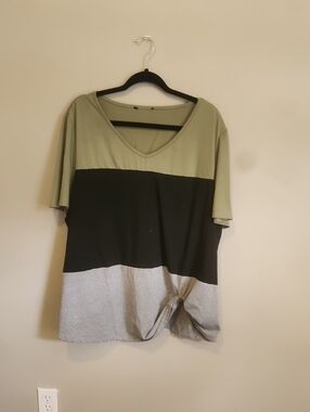 SHEIN Olive, Black & Light Gray Colorblock V-Neck Top